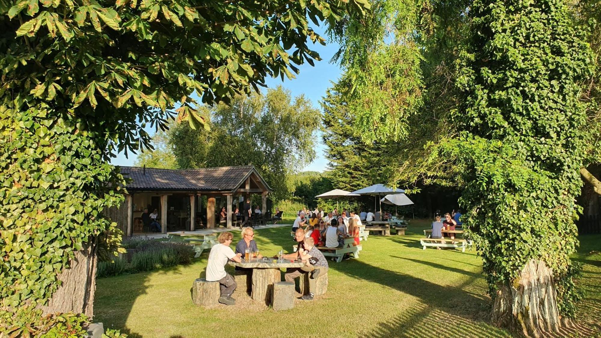 מלון Oxborough The Bedingfeld Arms מראה חיצוני תמונה