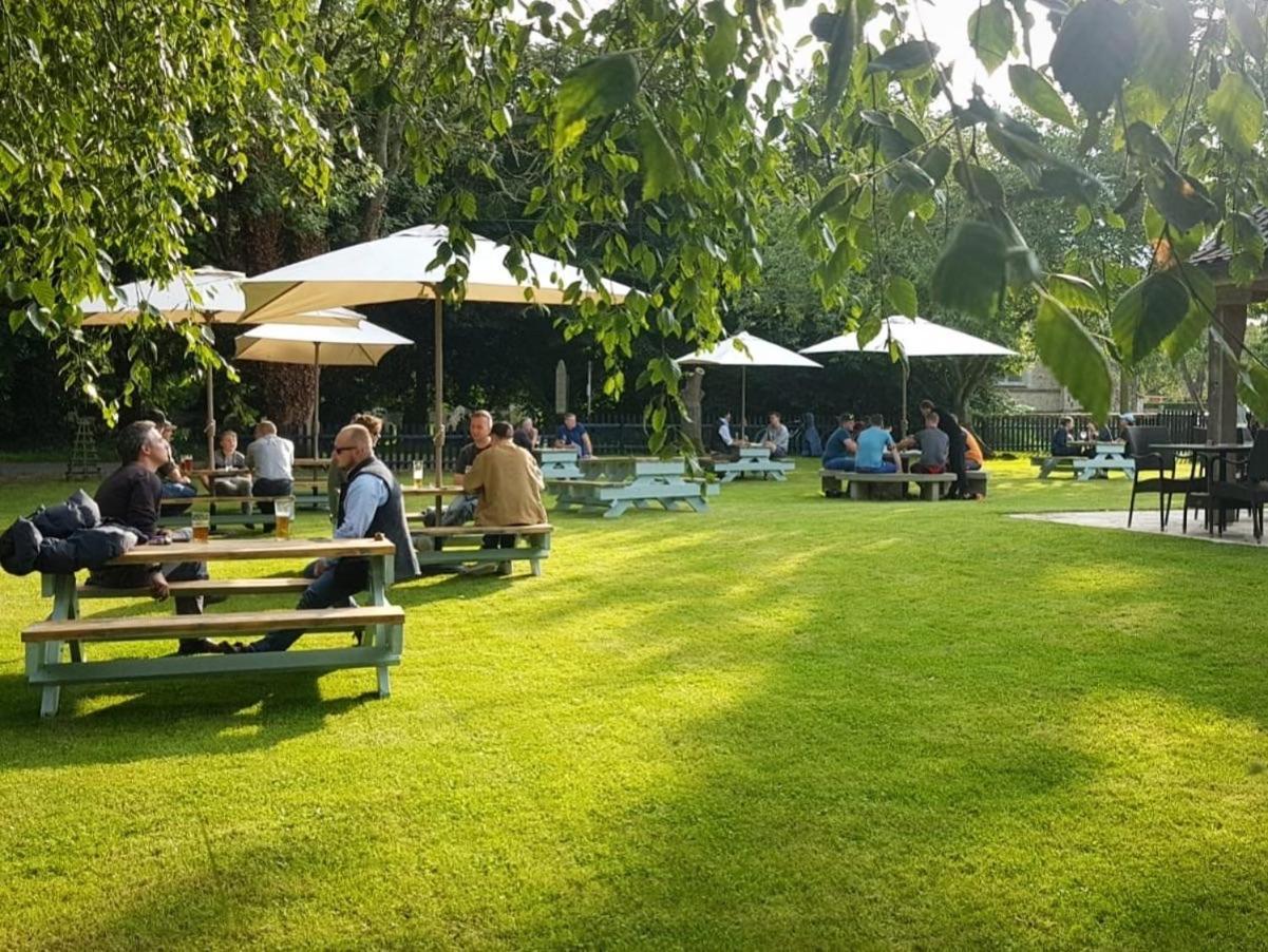 מלון Oxborough The Bedingfeld Arms מראה חיצוני תמונה